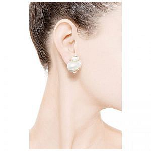 seaman schepos turbo shell earrings on model