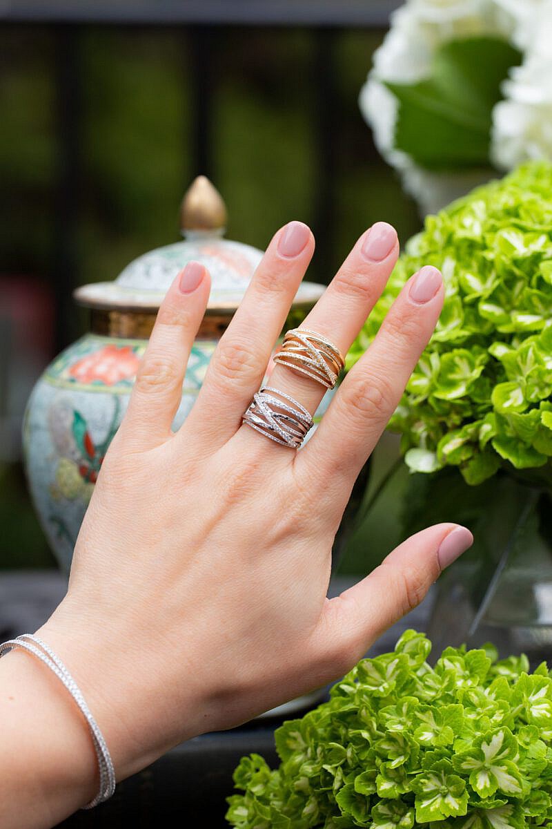 Diamond_crossover_rings_baileys_club_collection_Mday_2021_DBRBG08262_DRMIS20214_DRMIS20248-scaled MB Essentials Embrace Ring