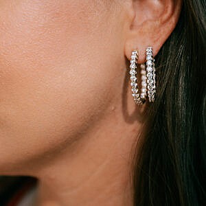 Diamond hoops in yellow gold and white gold on ear
