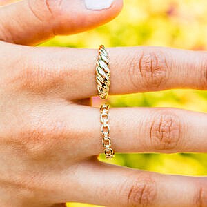 MB Essentials Croissant Band Ring