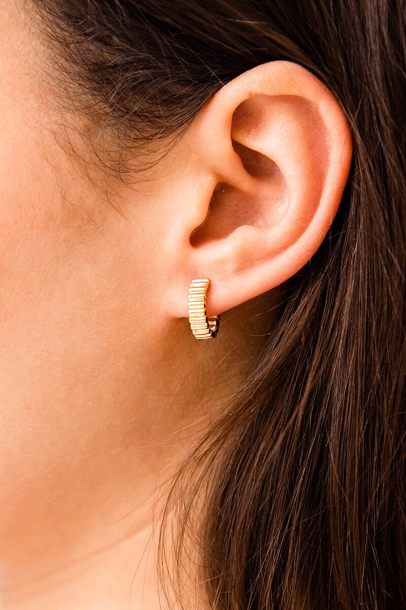 KTEFH08930 (1) MB Essentials Fluted Huggie Hoop Earrings